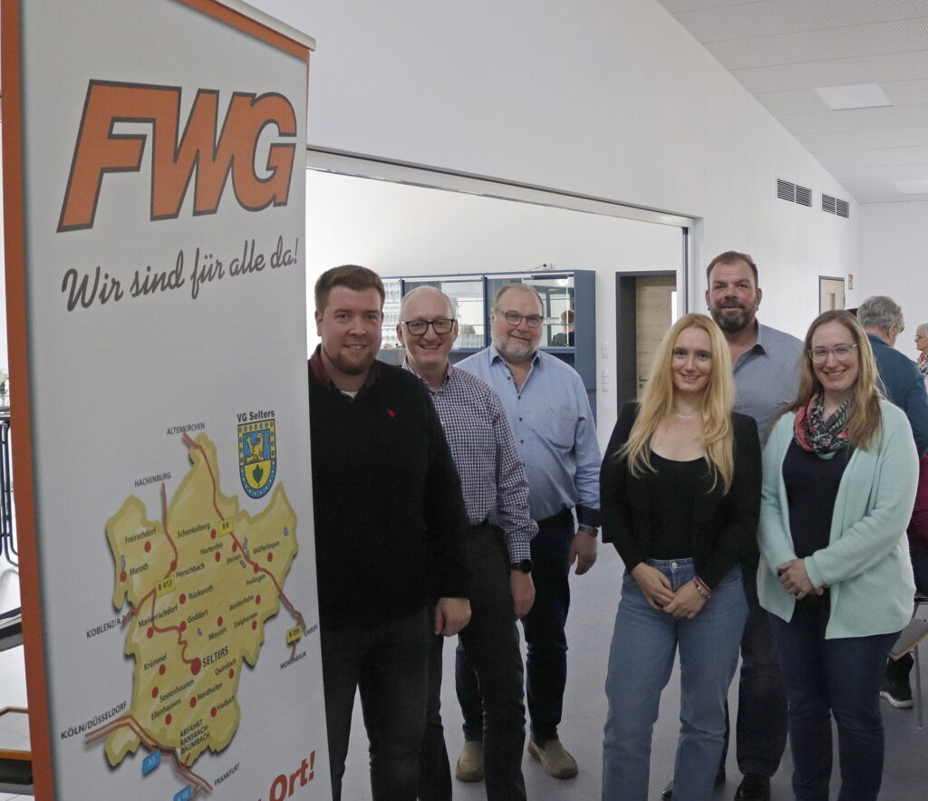 v.l.n.r.: Schriftführer Robin Mintel (Gemeinderatsmitglied (GM)), Vorsitzender Christian Windolph (GM), Beisitzer Gerhard Stahl, 2. Stv Vorsitzende und Kassenwartin Justine Gondloch, 1. Stv Vorsitzender Olaf Quirmbach und Kassenprüferin Jennifer Stahl (GM). Es fehlt der zweite Kassenprüfer Maximilian Schmitz.  Foto: Rita Steindorf